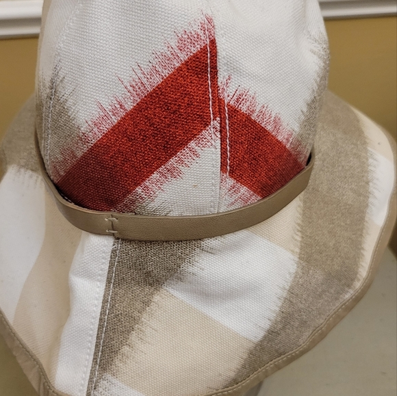 Burberry Women Multi-Colored Canvas Bucket Hat Size Medium - Picture 9 of 16